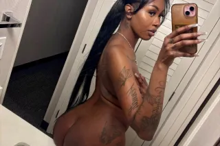 Sexy Playmate 🫦 Bubbly 🫧Personality ✨🍒 LETS HANG OUT 😋💦 - Image 1