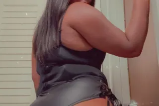 😘let me make your dreams become reality 😋 ask about my specials 🍫 - Image 1